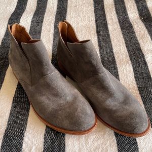 Grey Korkease Velma boots (W 9.5 m)